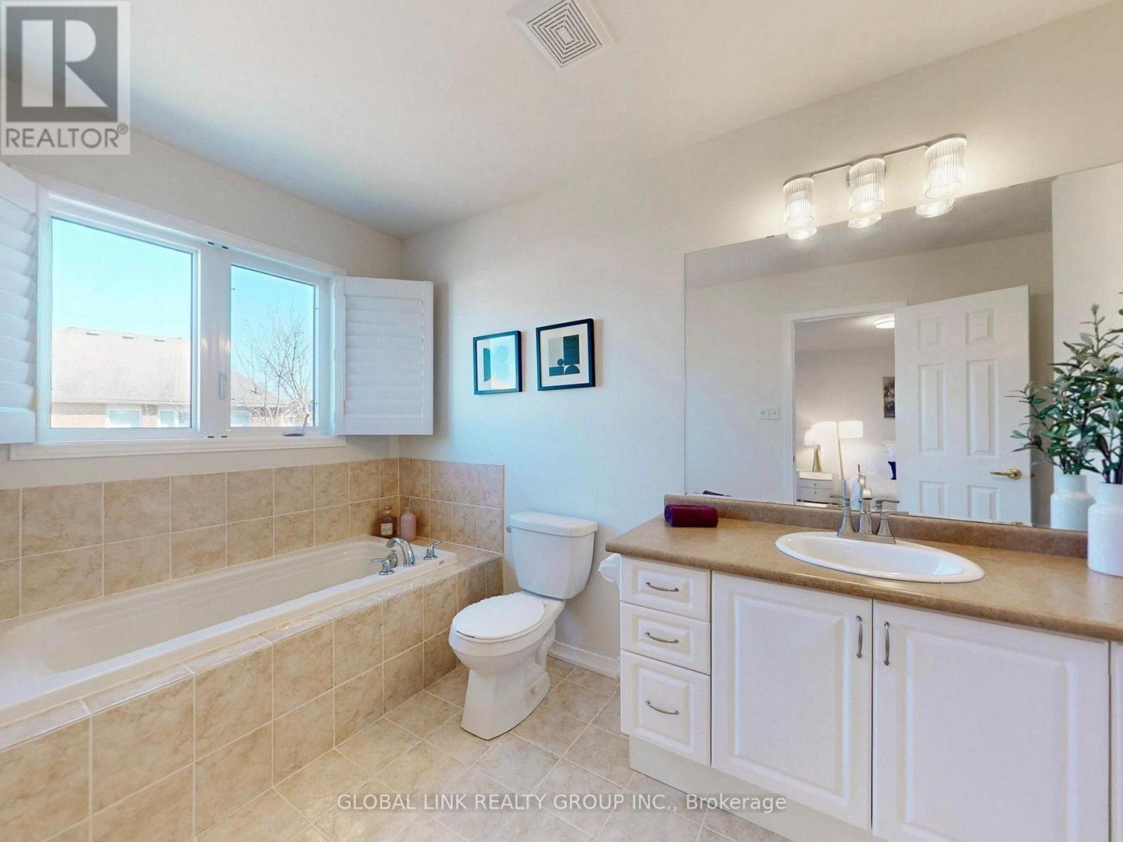 98 Wilf Morden Road, Whitchurch-Stouffville, Ontario  L4A 0K1 - Photo 28 - N12998740