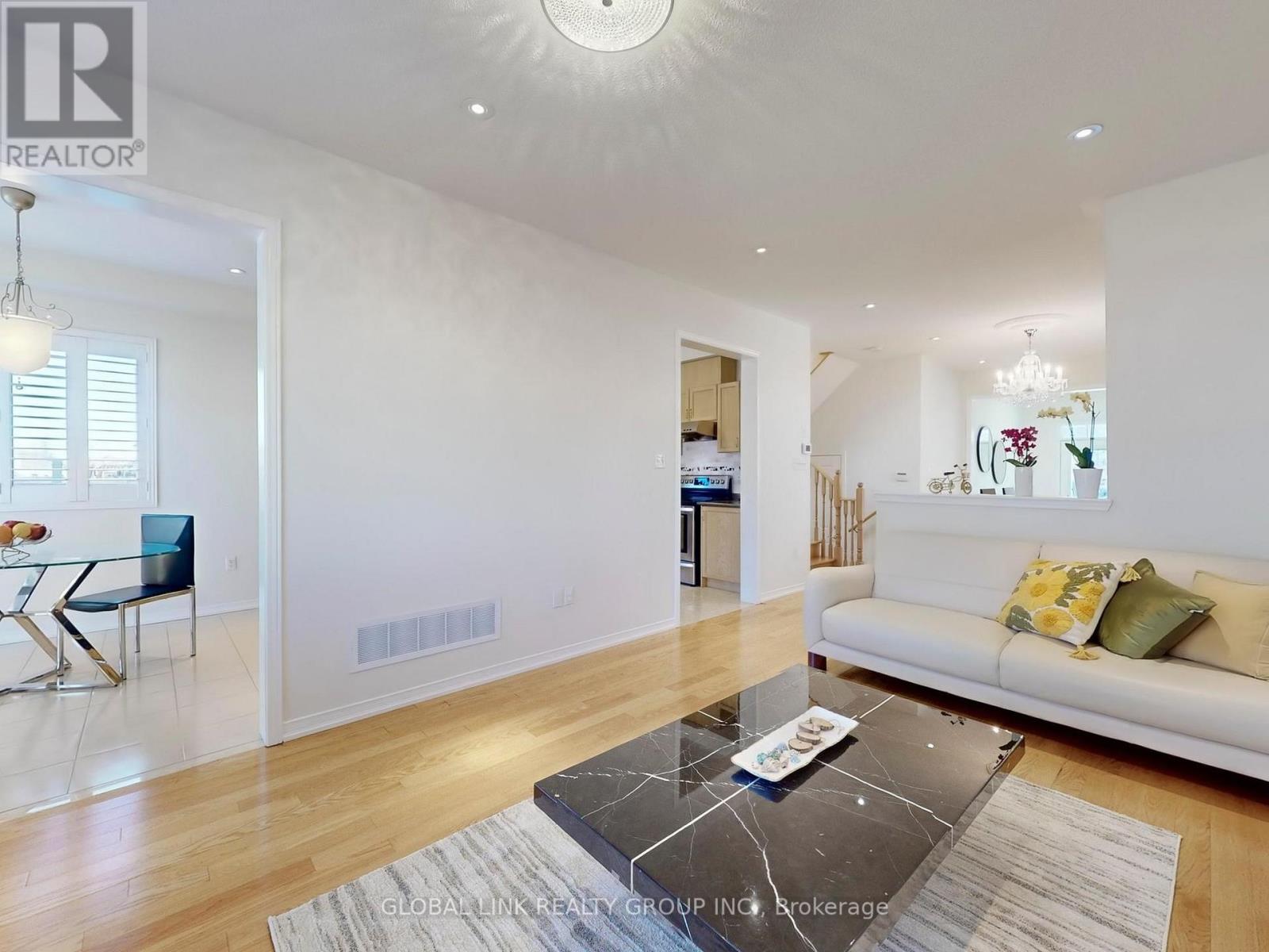 98 Wilf Morden Road, Whitchurch-Stouffville, Ontario  L4A 0K1 - Photo 8 - N12998740