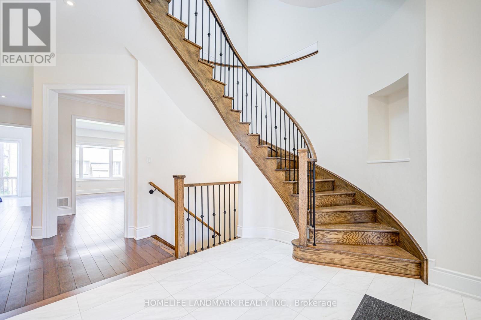 14 Love Court, Richmond Hill, Ontario  L4B 0G2 - Photo 4 - N12998762