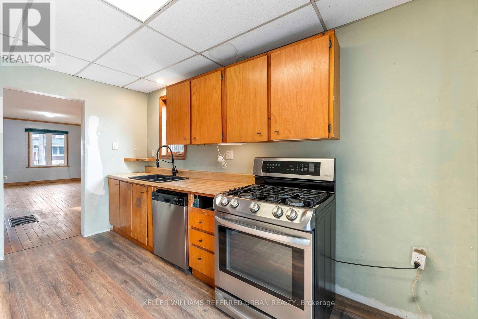 8 Woodlee Road, Toronto, Ontario  M4E 2R1 - Photo 8 - E12963648