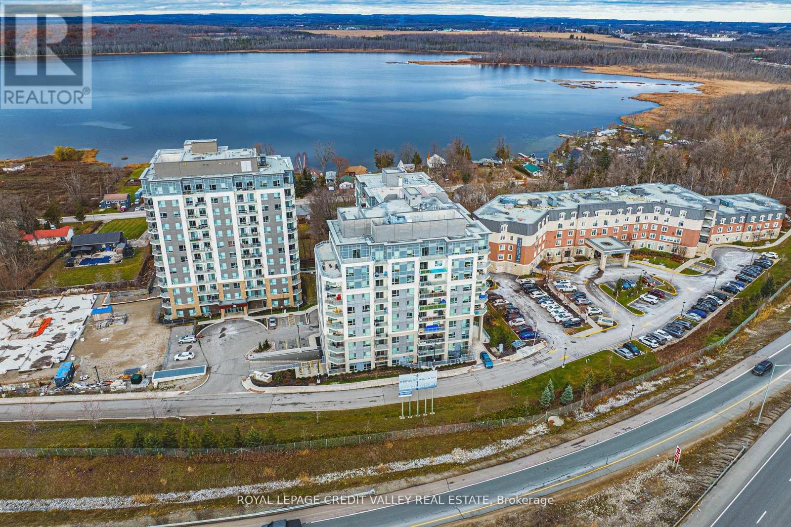 317 - 58 Lakeside Terrace, Barrie, Ontario L4M 0L5 - Photo 2 - S12998788