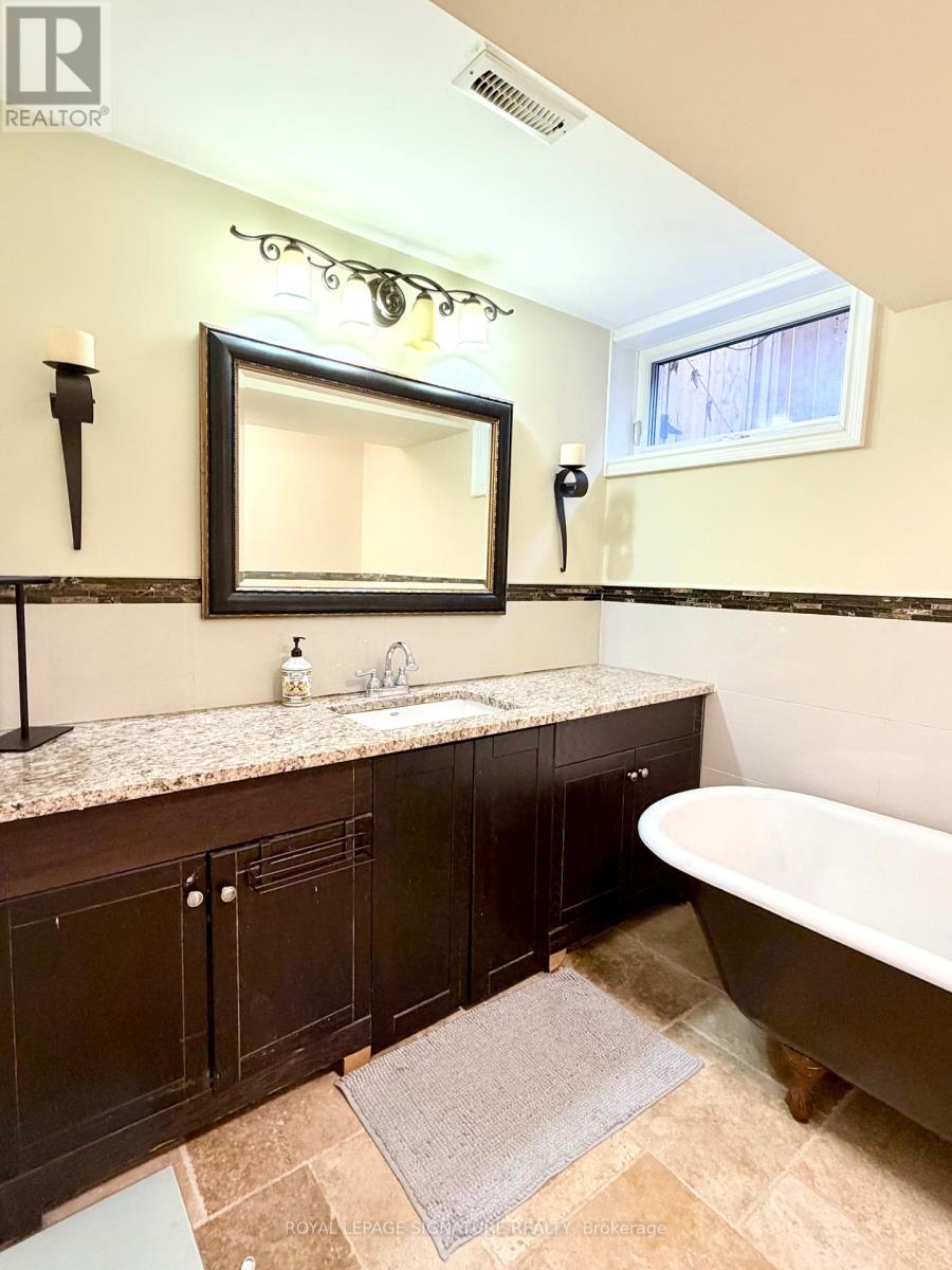 2263 Harcourt Crescent, Mississauga, Ontario  L4Y 1W3 - Photo 39 - W12990034