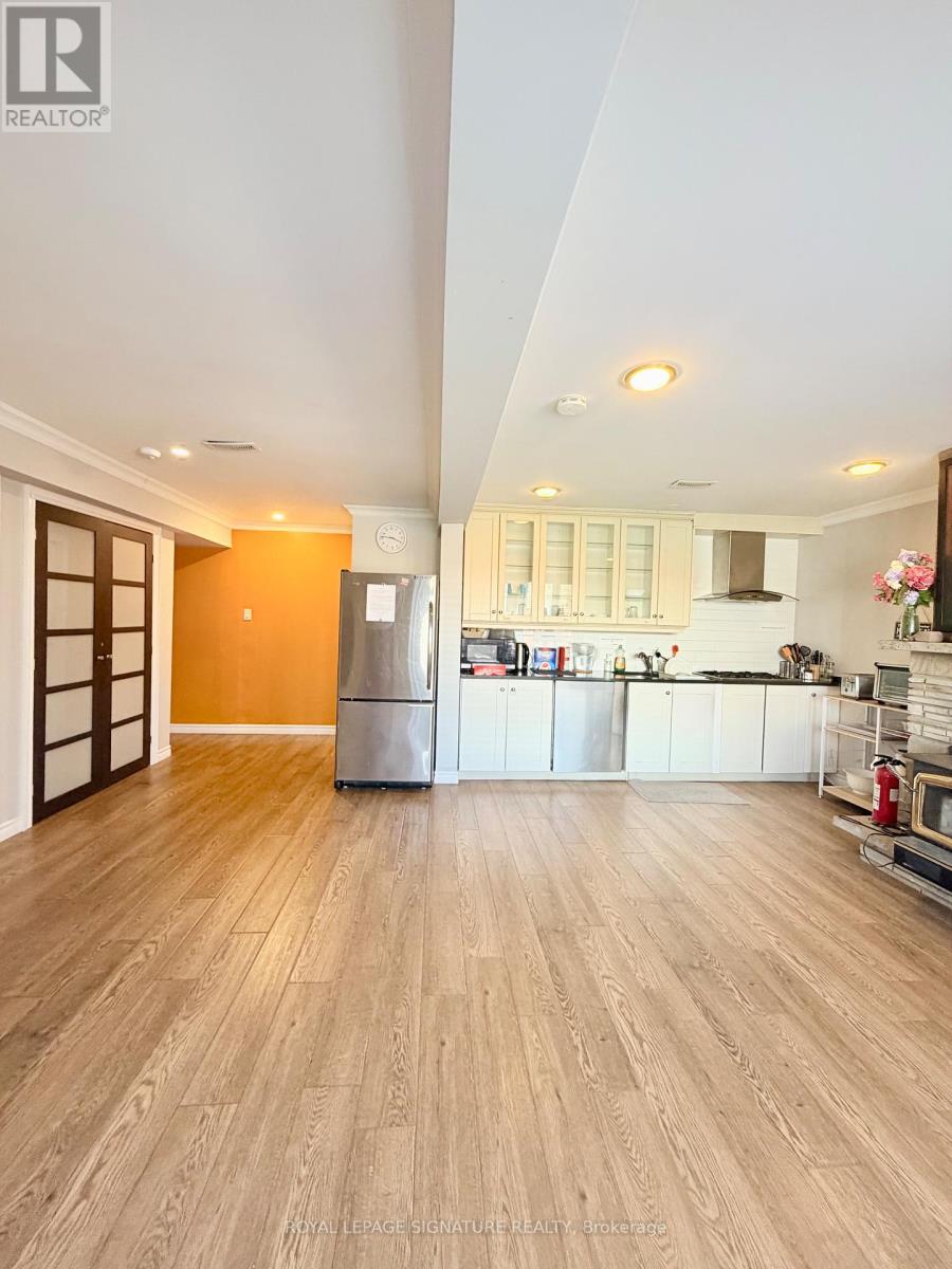 2263 Harcourt Crescent, Mississauga, Ontario  L4Y 1W3 - Photo 27 - W12990034