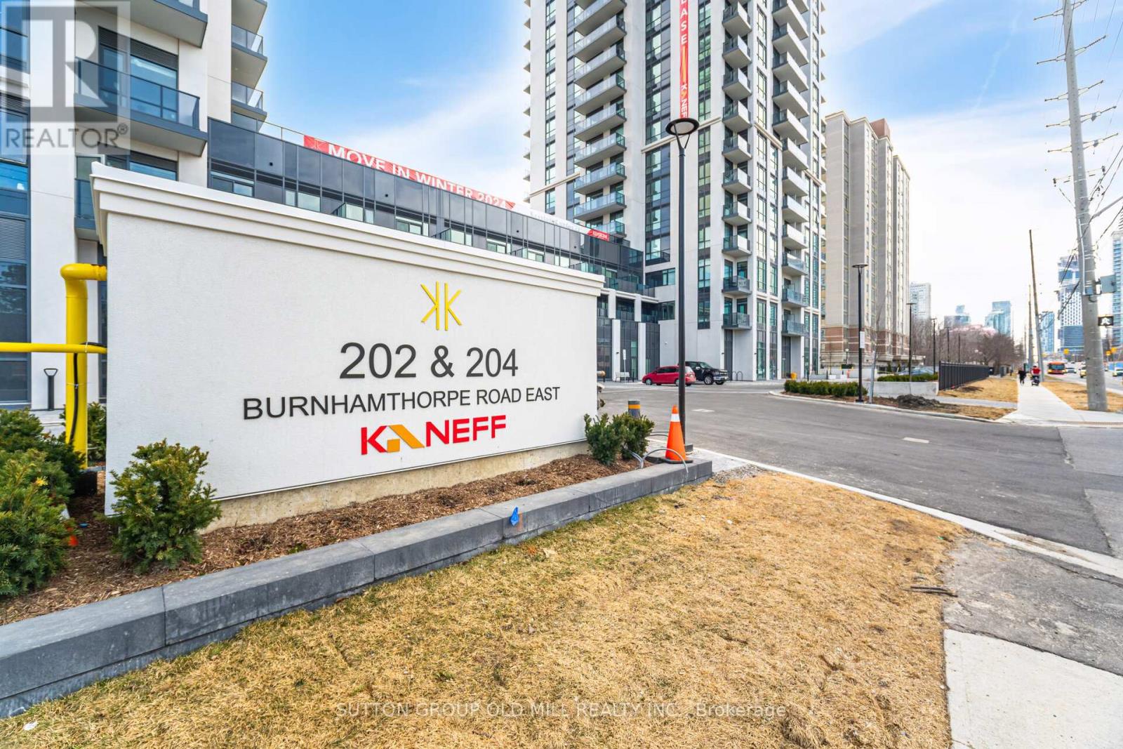 104 - 204 Burnhamthorpe Road E, Mississauga, Ontario  L4Y 3N5 - Photo 3 - W12998752