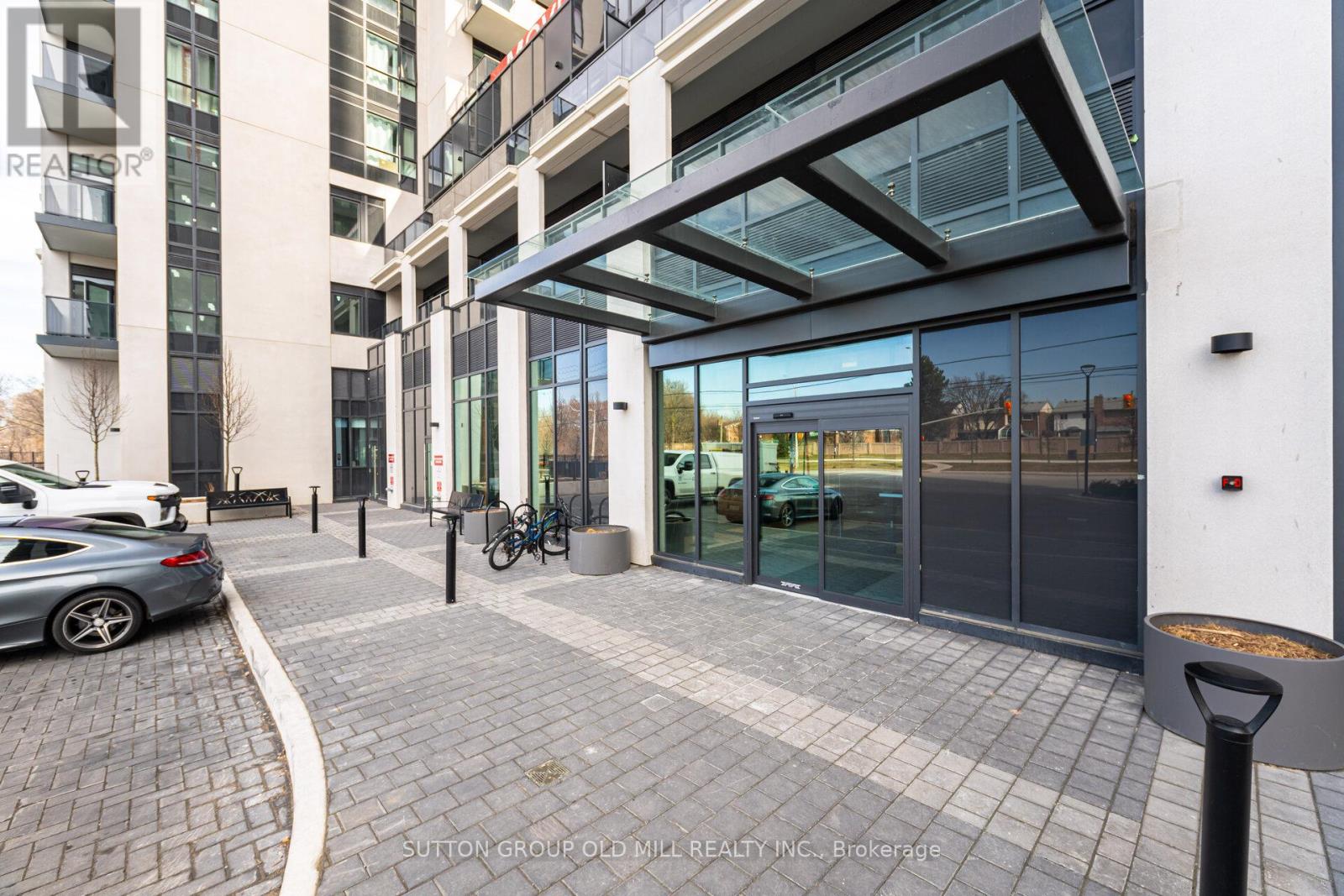 104 - 204 Burnhamthorpe Road E, Mississauga, Ontario  L4Y 3N5 - Photo 4 - W12998752