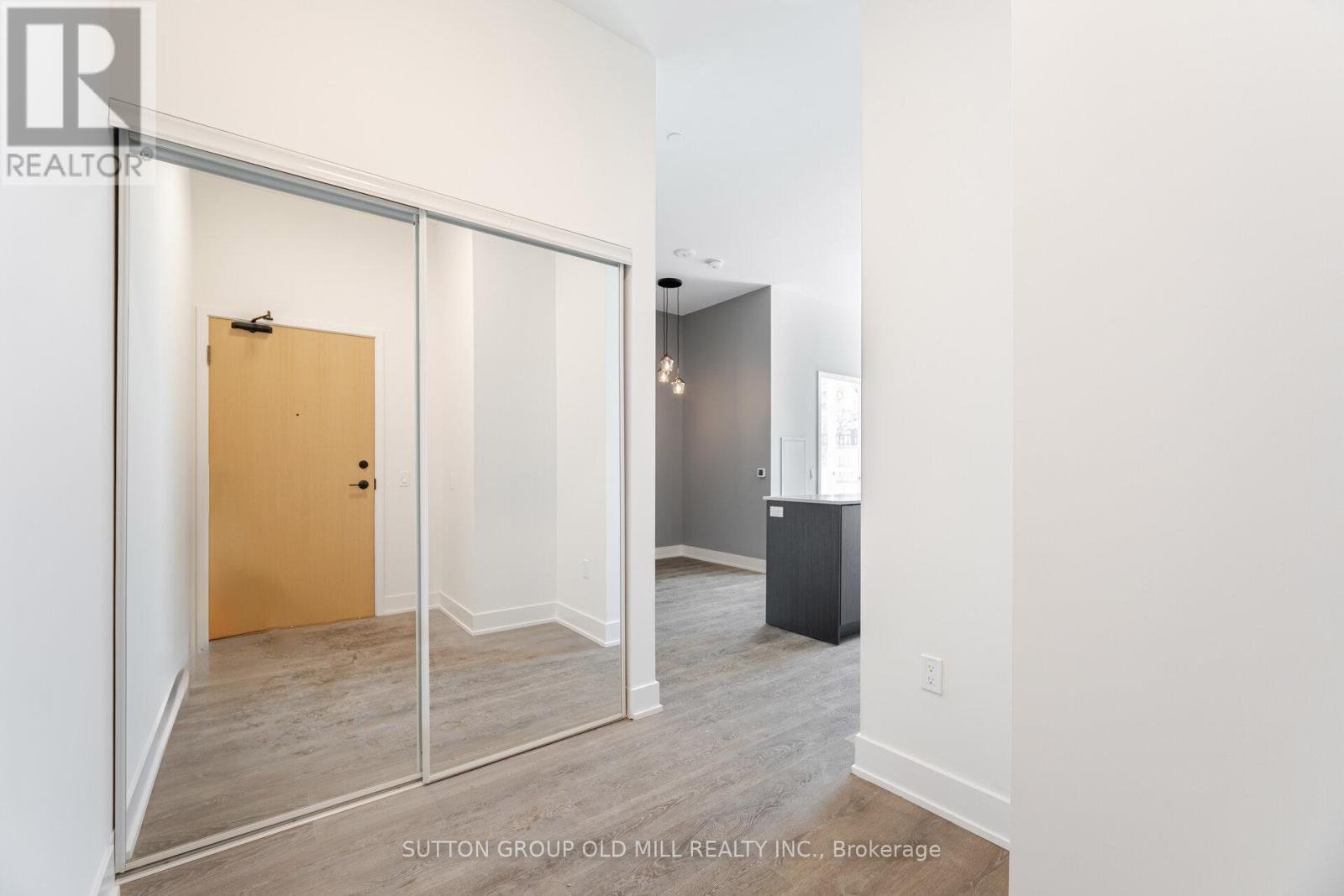 104 - 204 Burnhamthorpe Road E, Mississauga, Ontario  L4Y 3N5 - Photo 9 - W12998752