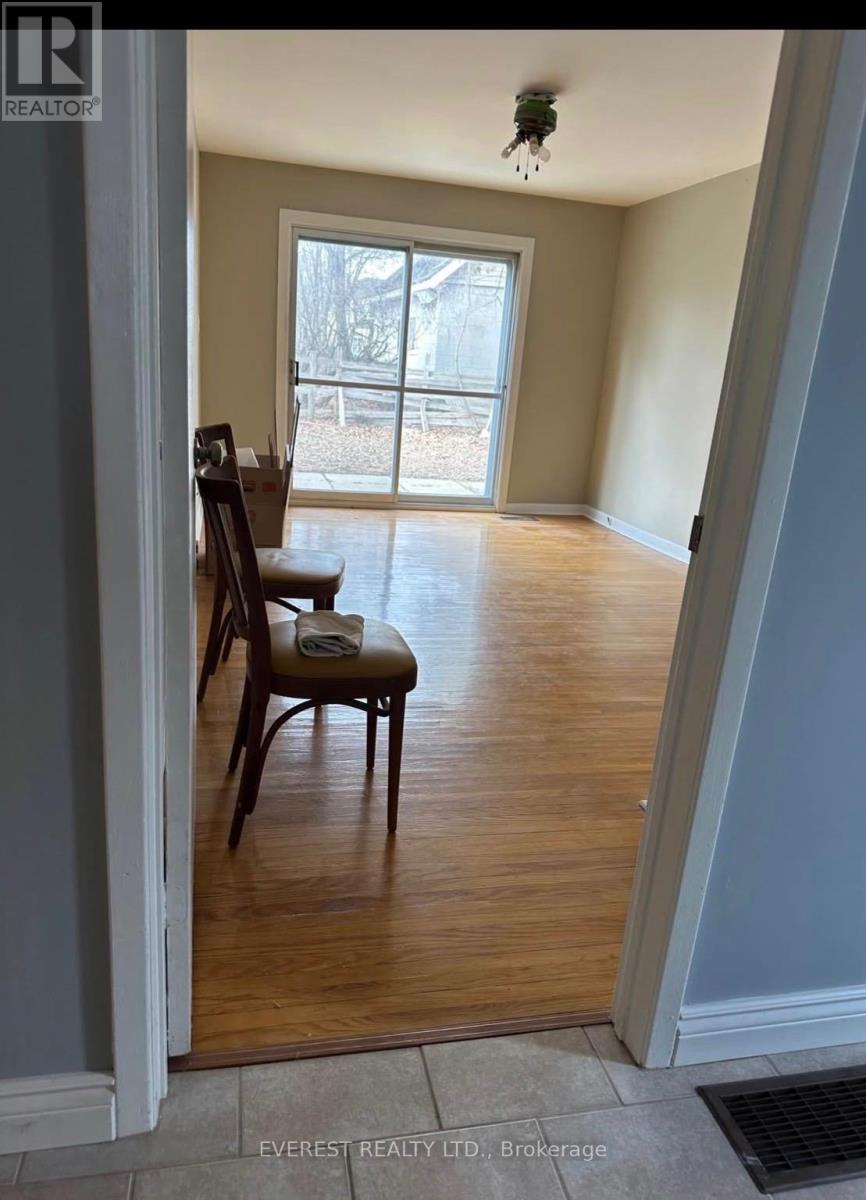 3115 Mallbridge Crescent, Mississauga, Ontario  L4T 2C5 - Photo 12 - W12998794