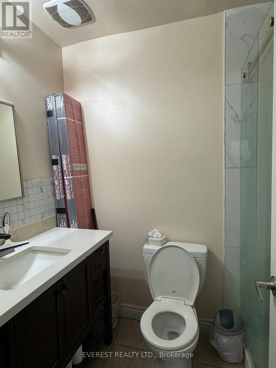 3115 Mallbridge Crescent, Mississauga, Ontario  L4T 2C5 - Photo 13 - W12998794