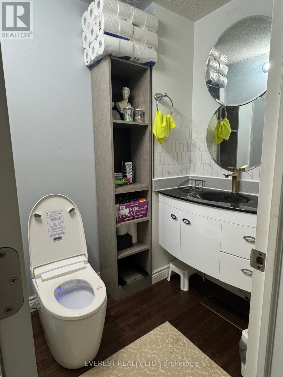 3115 Mallbridge Crescent, Mississauga, Ontario  L4T 2C5 - Photo 14 - W12998794