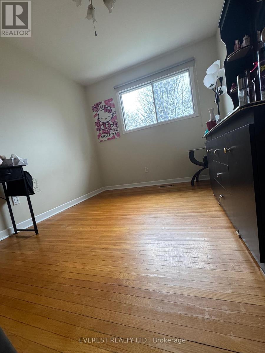 3115 Mallbridge Crescent, Mississauga, Ontario  L4T 2C5 - Photo 8 - W12998794