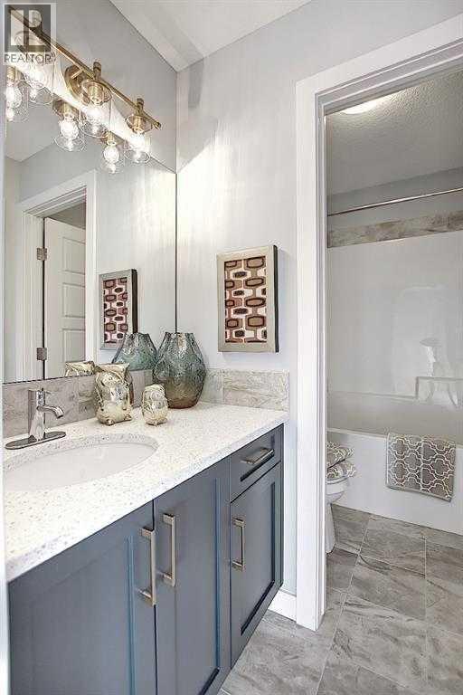 127 Waterford Manor, Chestermere, Alberta  T1X 2Z6 - Photo 11 - A2298497