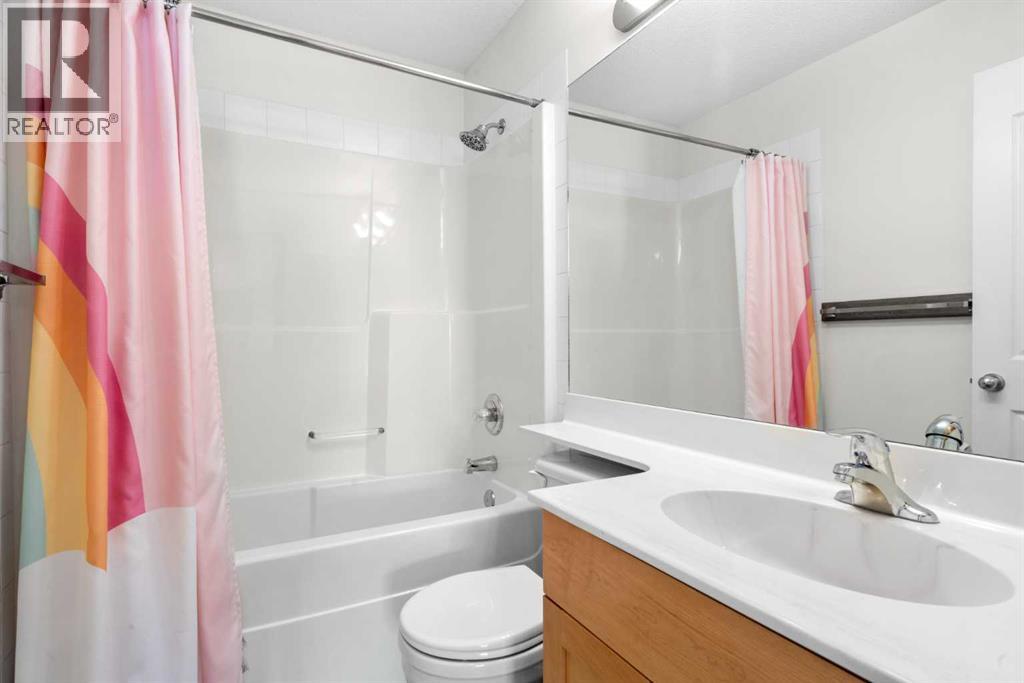77 Cougarstone Circle Sw, Calgary, Alberta  T3H 4W3 - Photo 12 - A2300370
