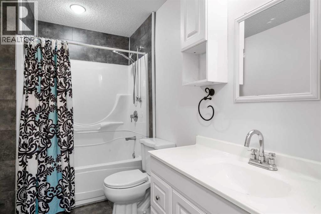 77 Cougarstone Circle Sw, Calgary, Alberta  T3H 4W3 - Photo 13 - A2300370