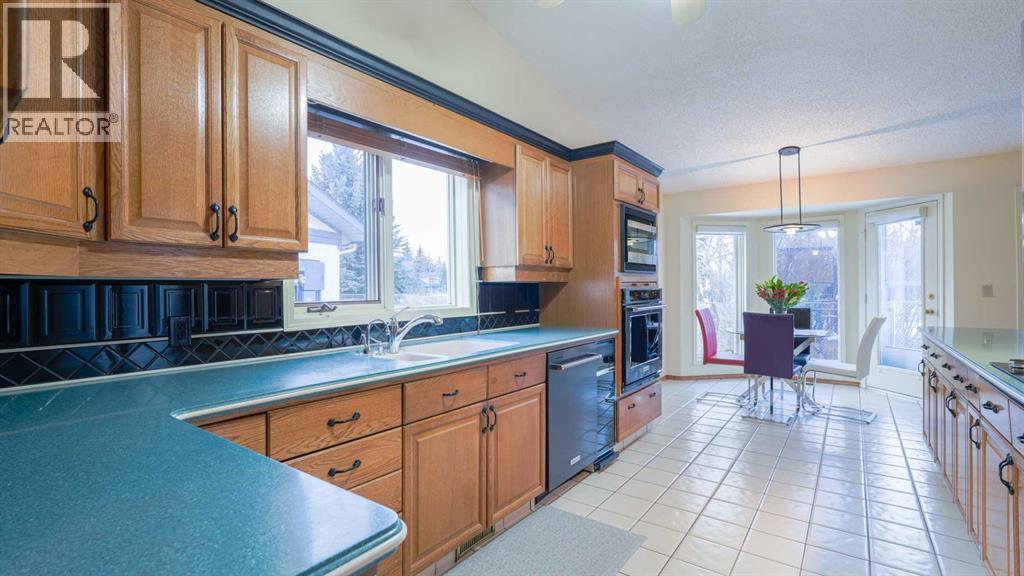 42 Woodmeadow Close Sw, Calgary, Alberta  T2W 4L8 - Photo 8 - A2301210