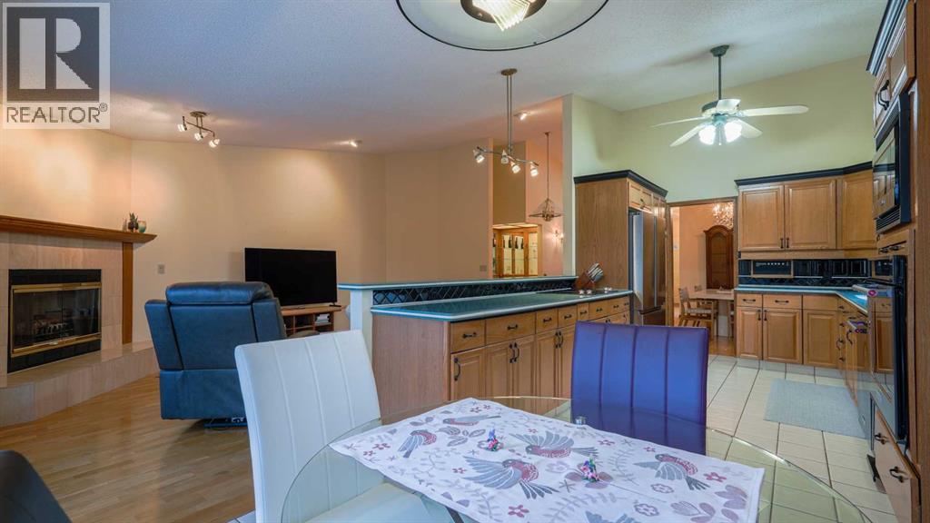 42 Woodmeadow Close Sw, Calgary, Alberta  T2W 4L8 - Photo 10 - A2301210