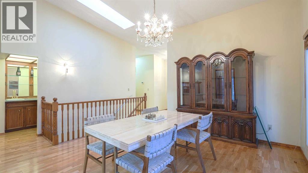 42 Woodmeadow Close Sw, Calgary, Alberta  T2W 4L8 - Photo 7 - A2301210