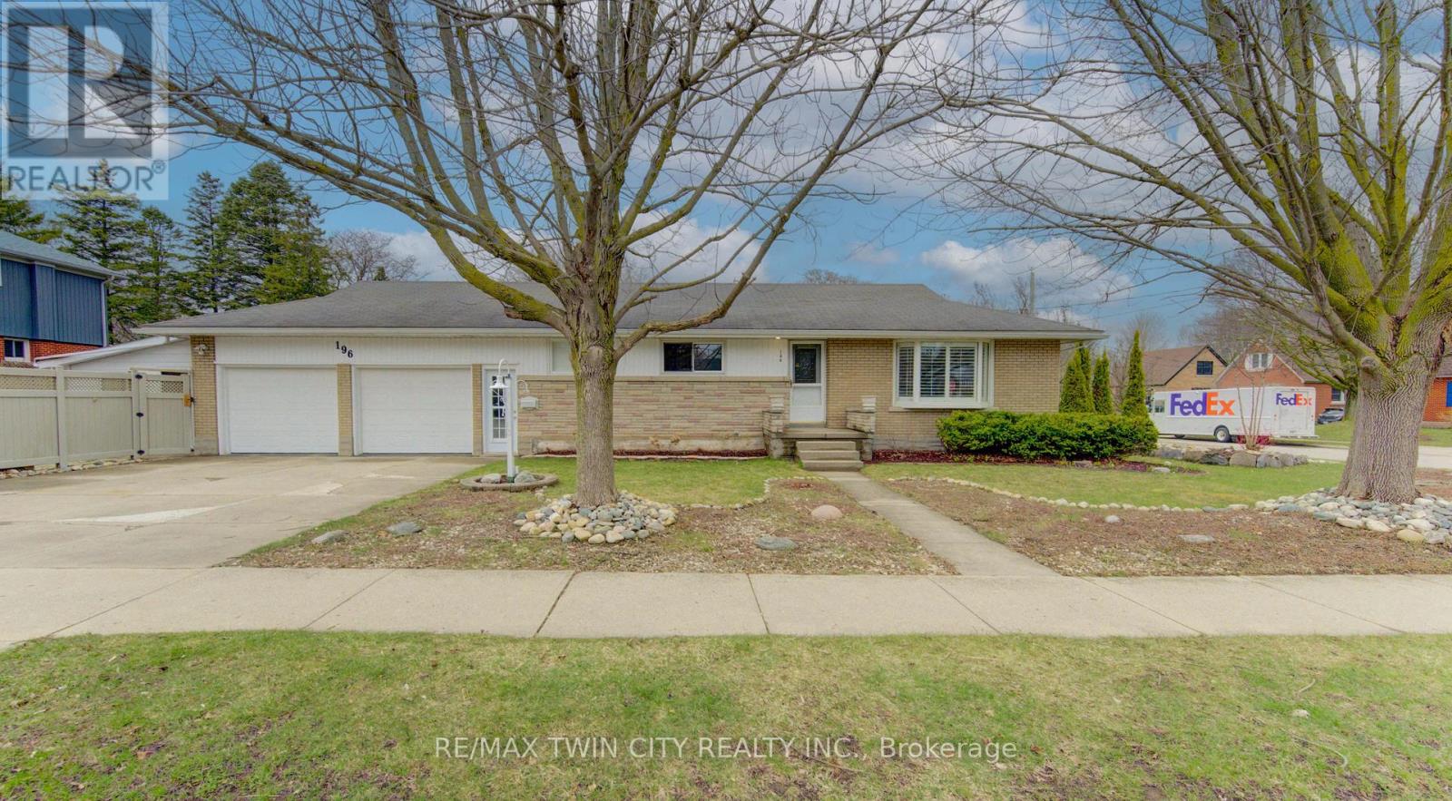 196 Lourdes Street, Waterloo, Ontario  N2L 1N7 - Photo 1 - X12998826