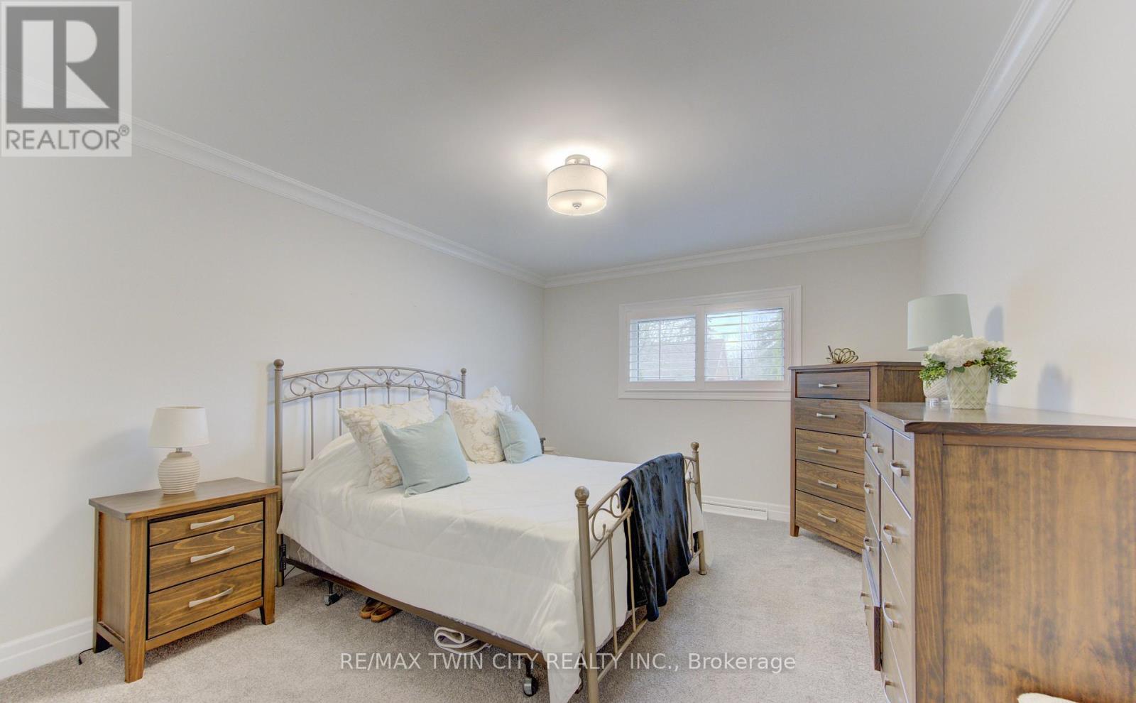 196 Lourdes Street, Waterloo, Ontario  N2L 1N7 - Photo 16 - X12998826