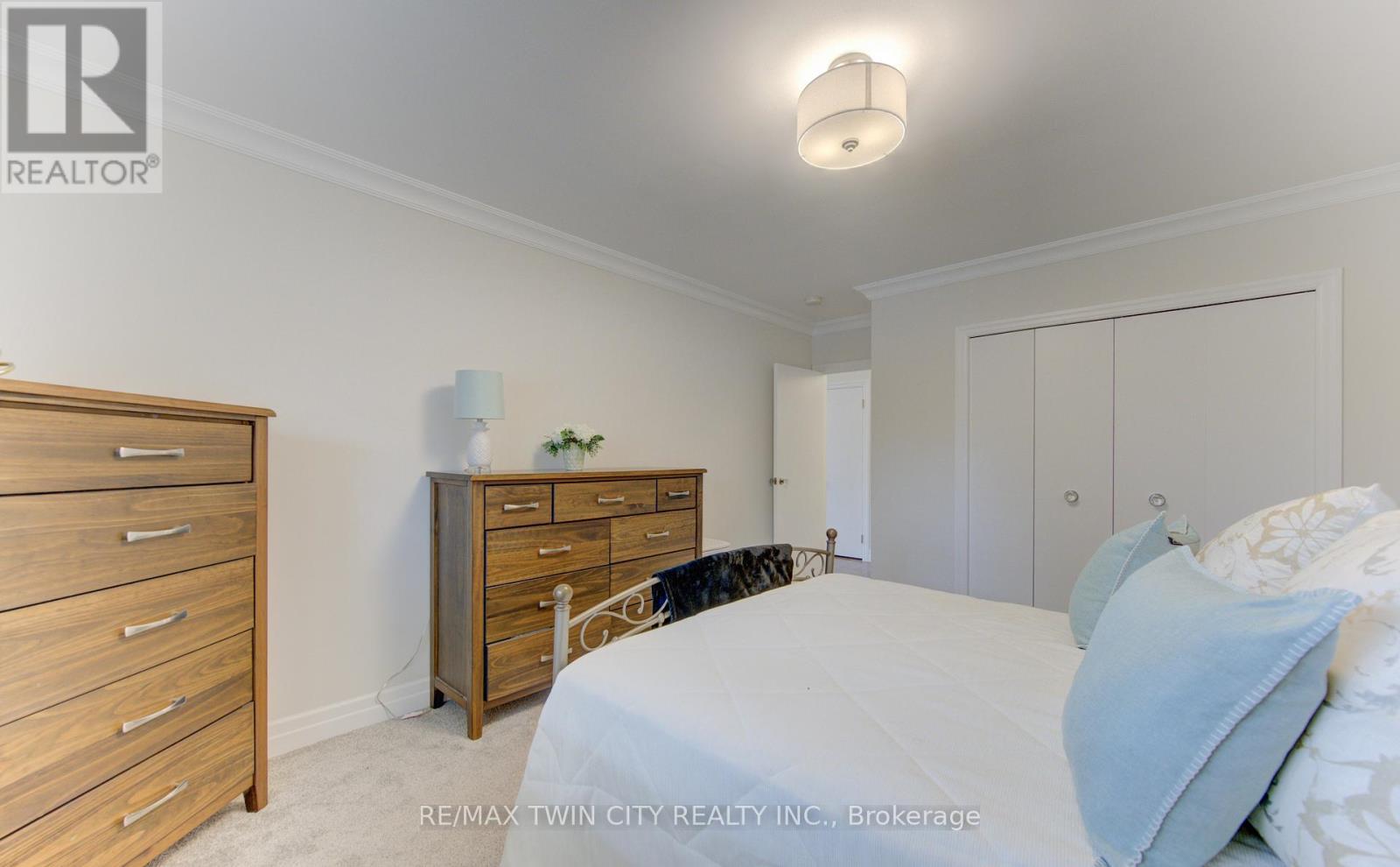 196 Lourdes Street, Waterloo, Ontario  N2L 1N7 - Photo 17 - X12998826