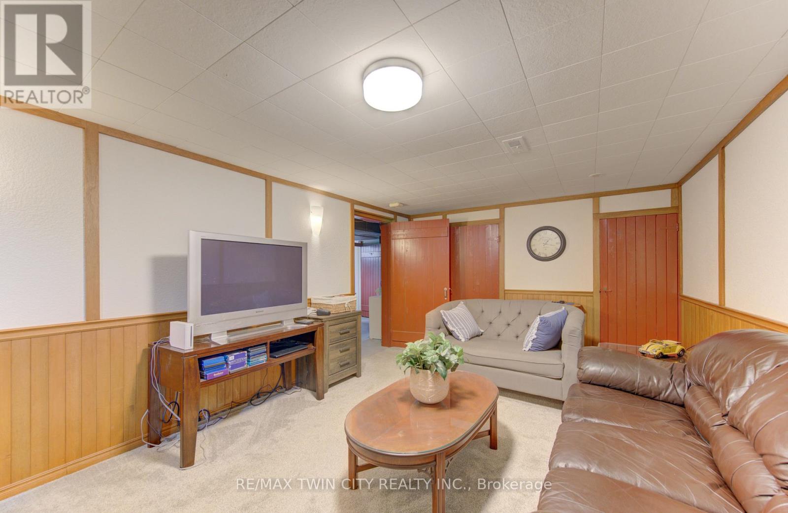 196 Lourdes Street, Waterloo, Ontario  N2L 1N7 - Photo 23 - X12998826