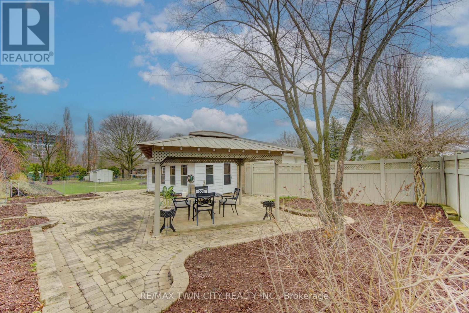 196 Lourdes Street, Waterloo, Ontario  N2L 1N7 - Photo 33 - X12998826