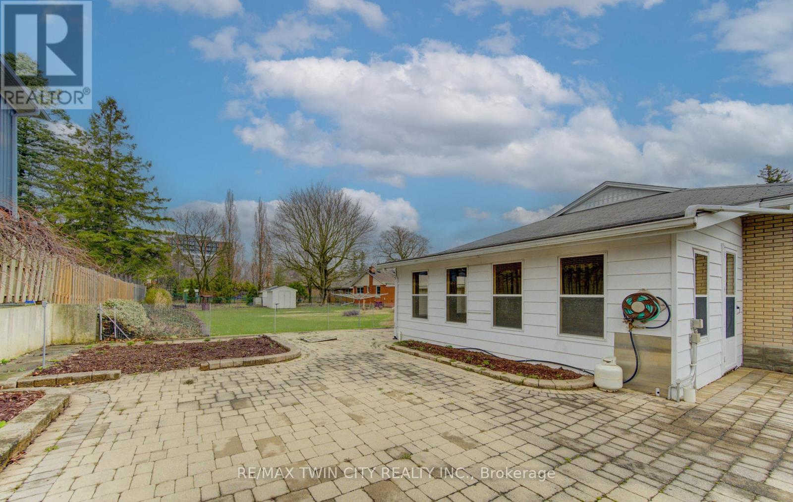 196 Lourdes Street, Waterloo, Ontario  N2L 1N7 - Photo 34 - X12998826