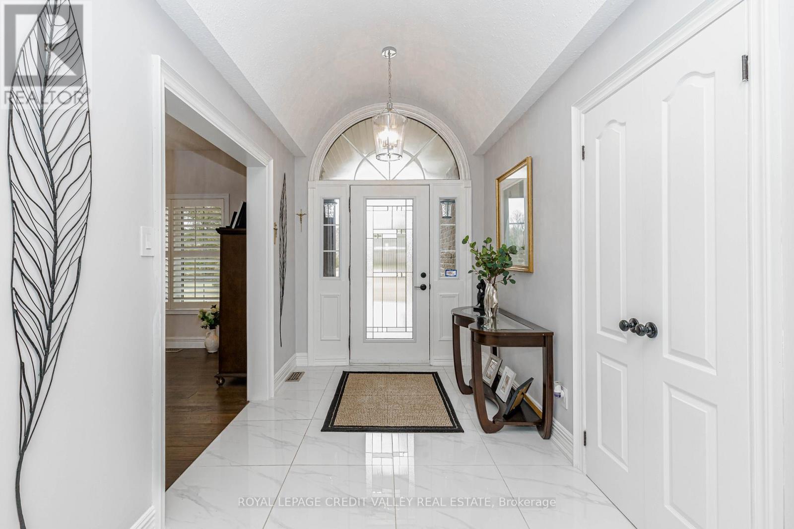 48 Rayburn Meadows Road, East Garafraxa, Ontario  L9W 7E7 - Photo 11 - X12998836