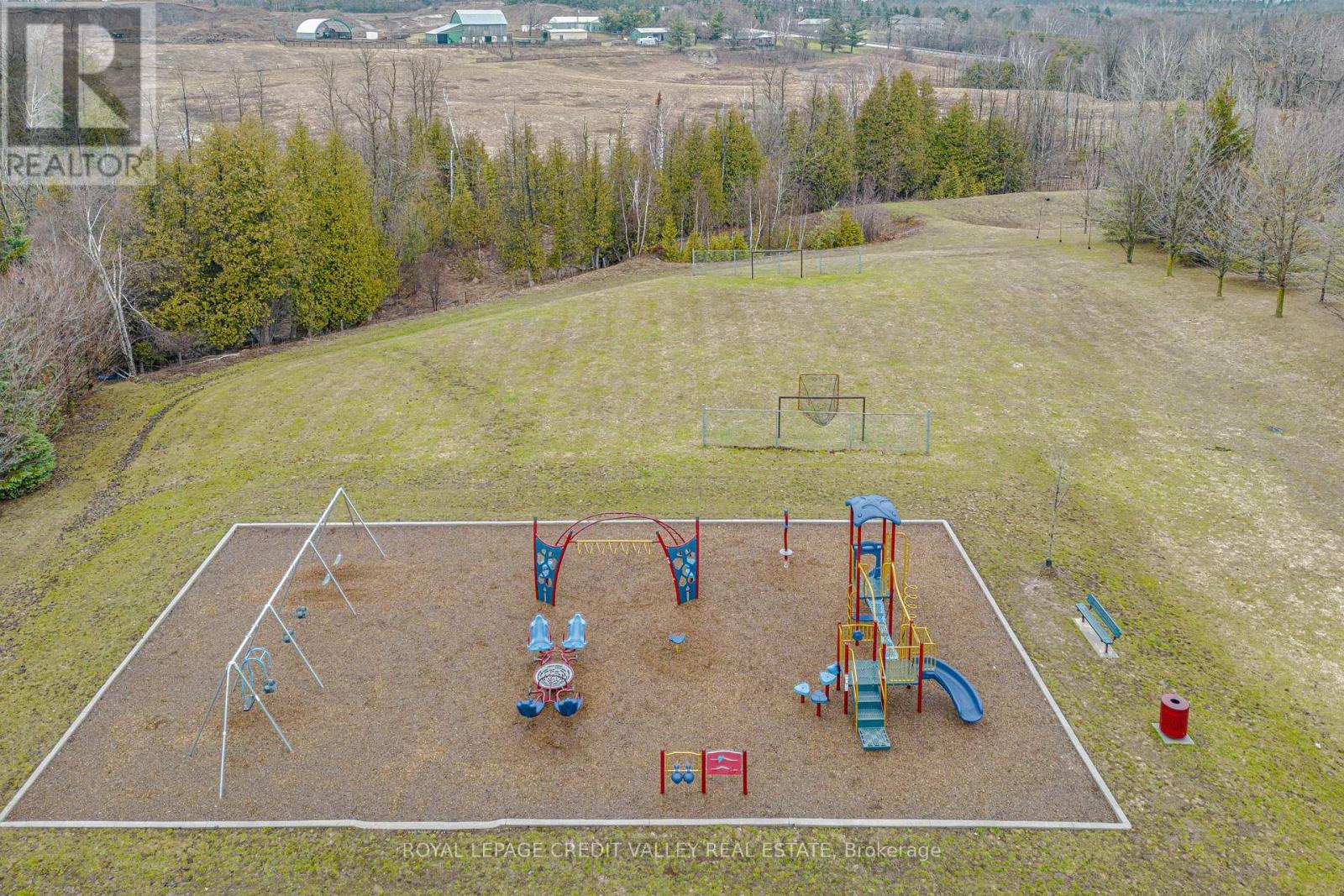 48 Rayburn Meadows Road, East Garafraxa, Ontario  L9W 7E7 - Photo 47 - X12998836