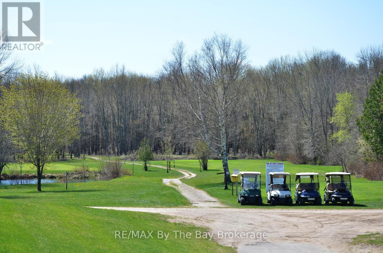1 Golf Avenue, Wasaga Beach, Ontario  L9Z 1K2 - Photo 11 - S12976030