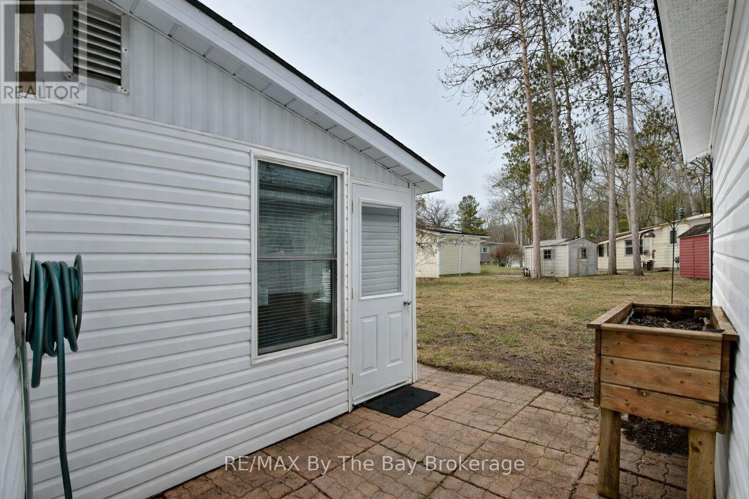 15 Carruthers Street S, Wasaga Beach, Ontario  L9Z 1K2 - Photo 21 - S12934442