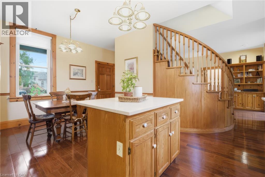 24 Queensway Drive, St. Jacobs, Ontario  N0B 2N0 - Photo 6 - 40820732