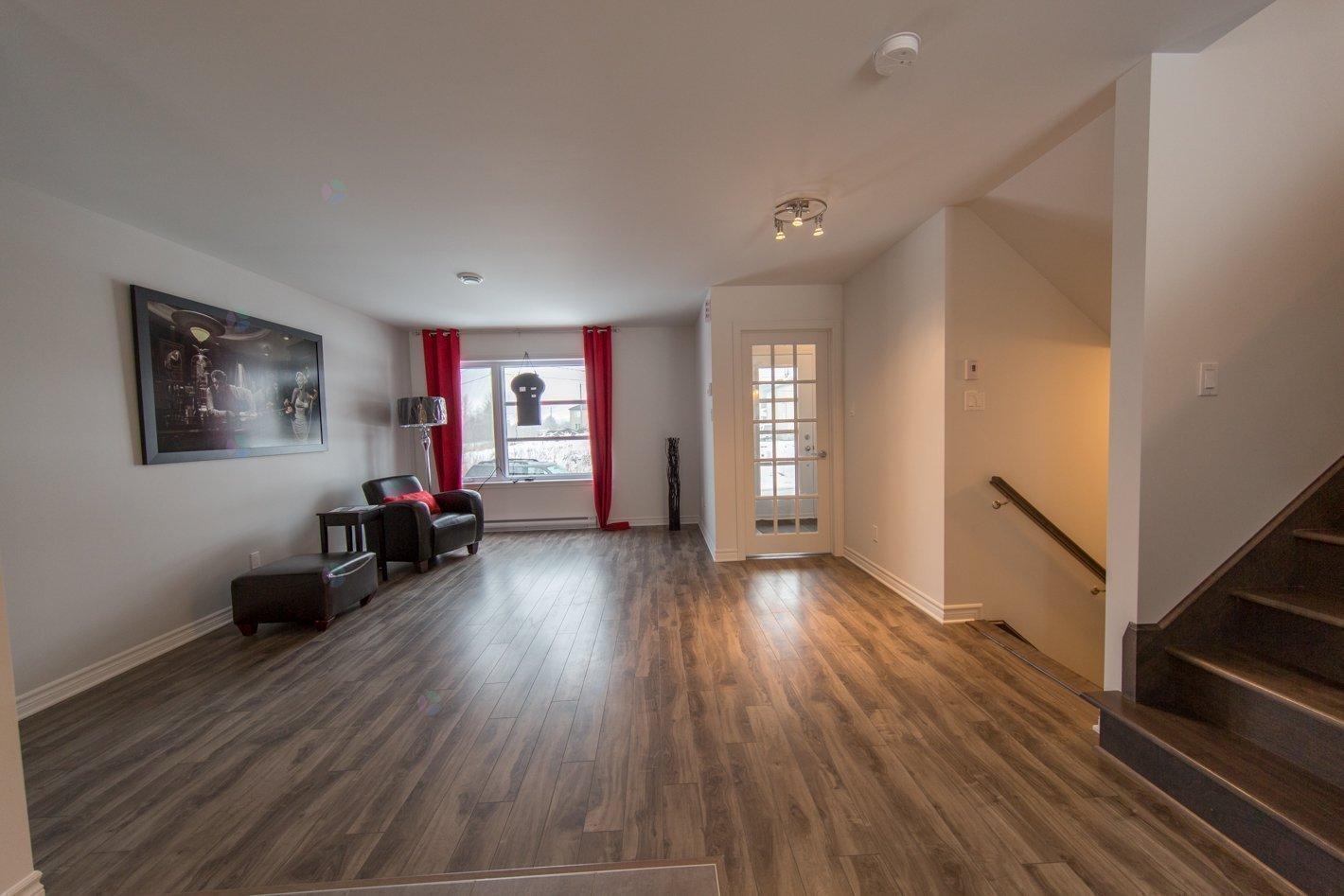 162 Rue Cunningham Huntingdon Quebec Canada J0S1H0 4