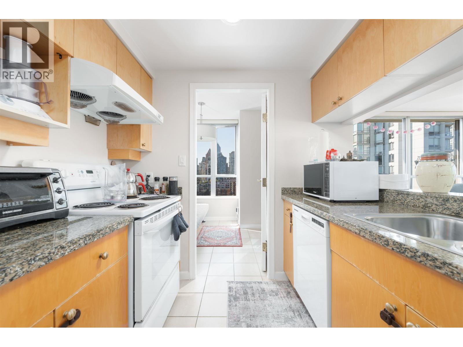 1906 1228 Marinaside Crescent, Vancouver, British Columbia  V6Z 2W4 - Photo 3 - R3111525