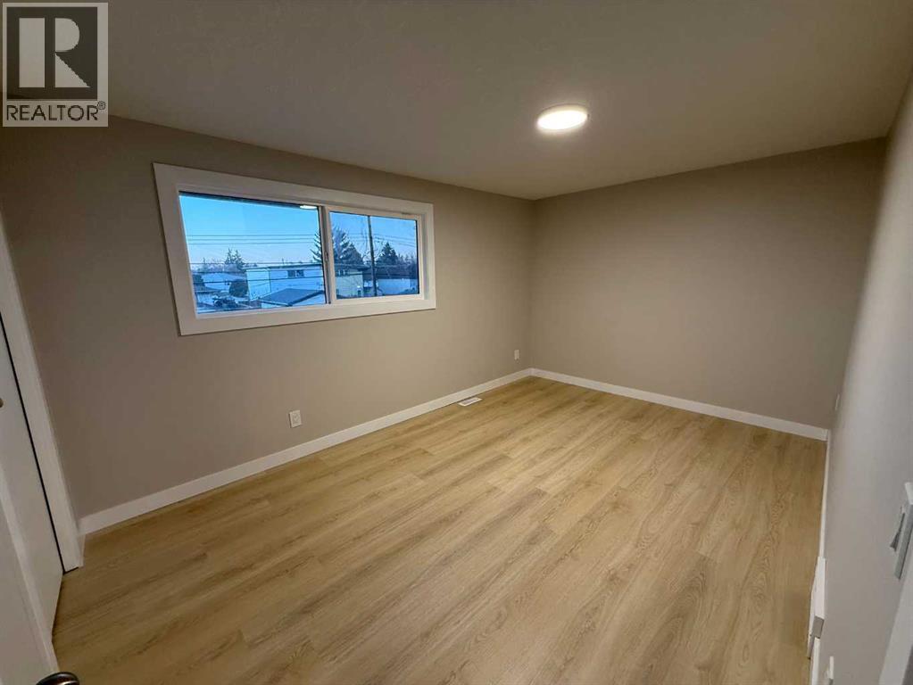 3215 Doverville Crescent Se, Calgary, Alberta  T2B 1V1 - Photo 15 - A2275724