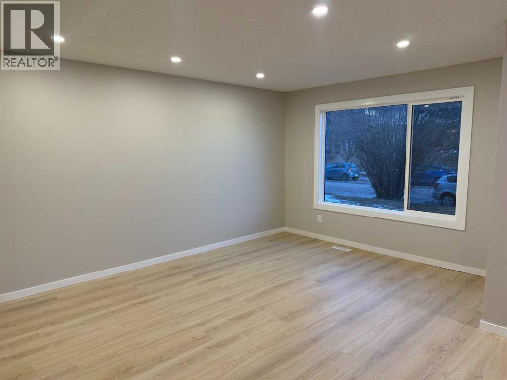 3215 Doverville Crescent Se, Calgary, Alberta  T2B 1V1 - Photo 2 - A2275724