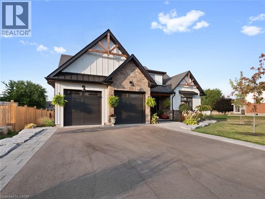 253 Central Avenue, Grimsby, Ontario  L3M 1X6 - Photo 3 - 40820894