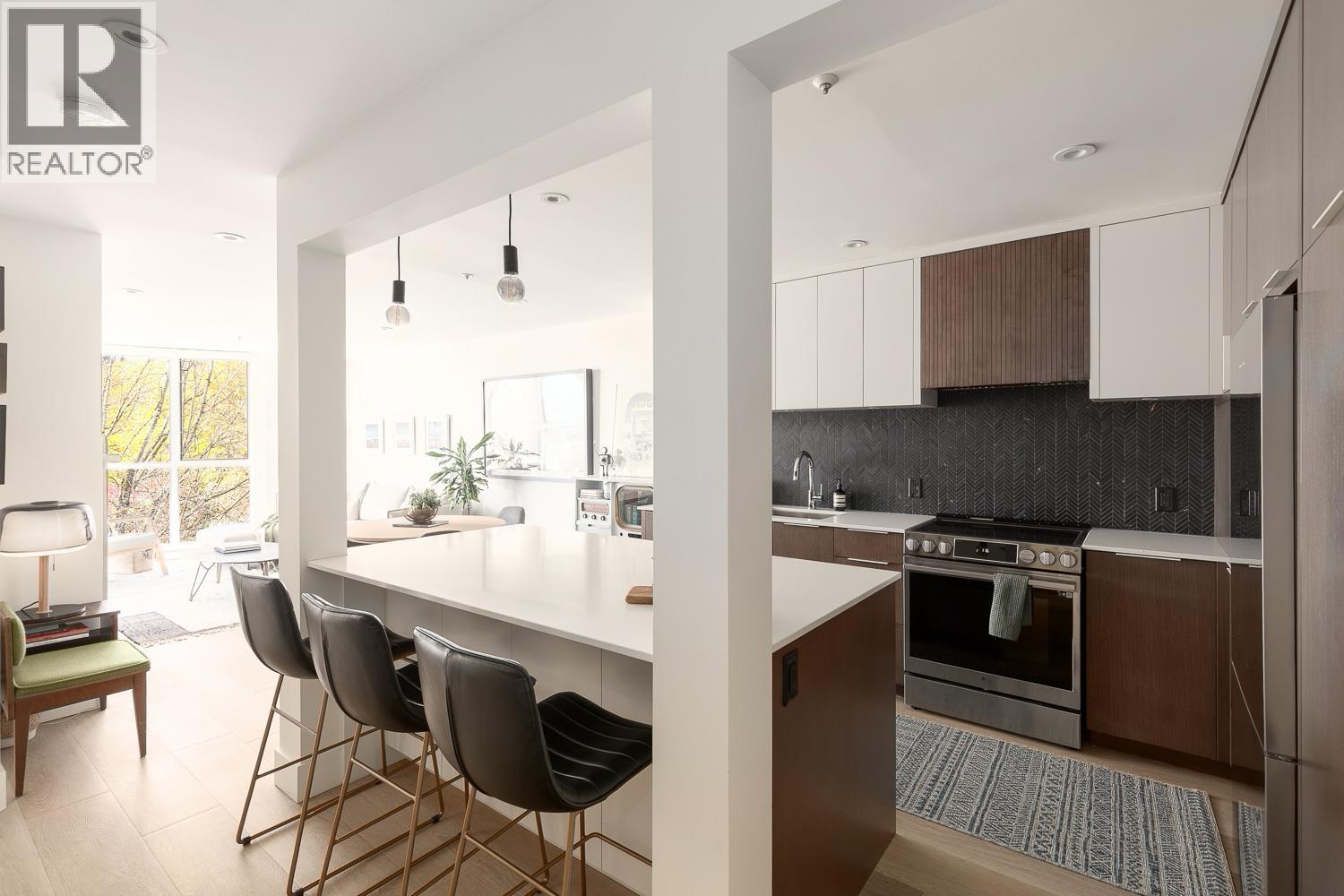 402 8460 Jellicoe Street, Vancouver, British Columbia  V5S 4S8 - Photo 2 - R3110687