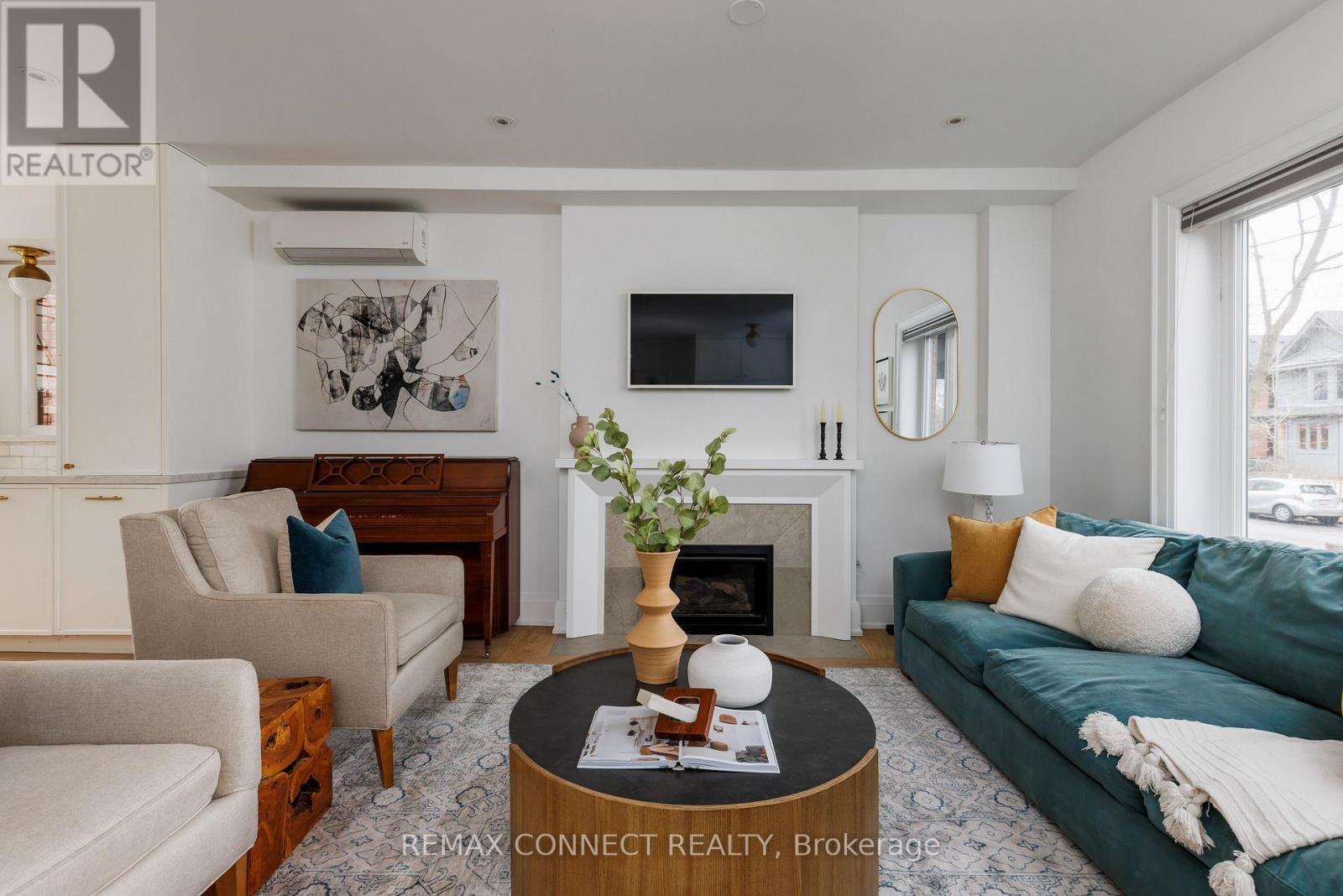 20 Fenwick Avenue, Toronto, Ontario  M4K 3H3 - Photo 5 - E12998852