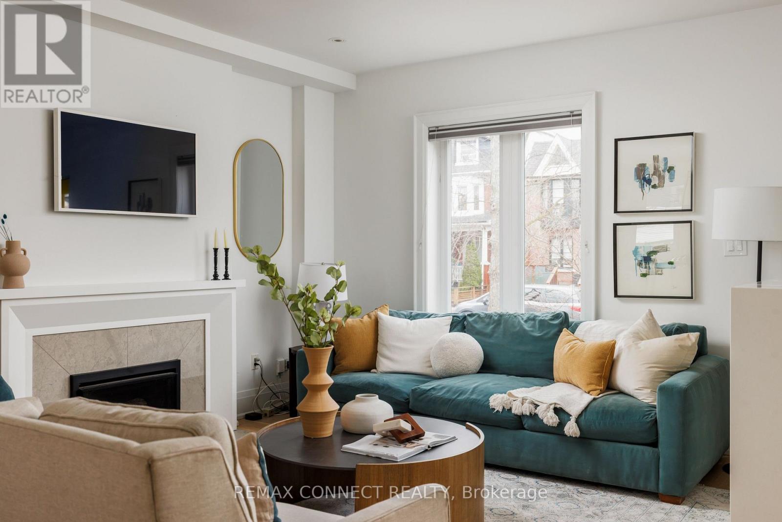 20 Fenwick Avenue, Toronto, Ontario  M4K 3H3 - Photo 8 - E12998852