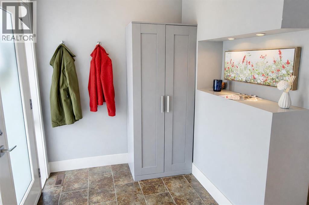 3043 28 Street SW, Calgary, Alberta  T3E 2J4 - Photo 3 - A2296577