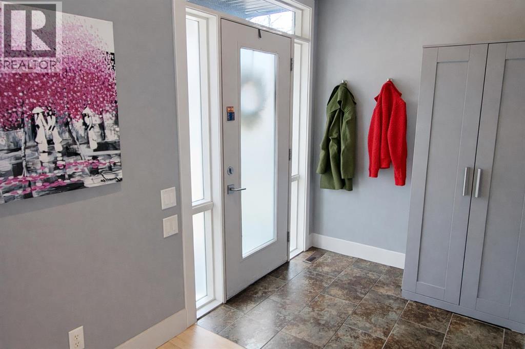 3043 28 Street SW, Calgary, Alberta  T3E 2J4 - Photo 4 - A2296577