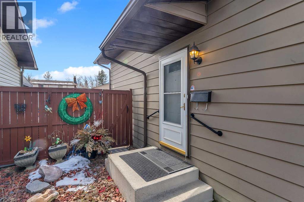 1003 Berkley Drive NW, Calgary, Alberta  T3K 1E3 - Photo 4 - A2301092
