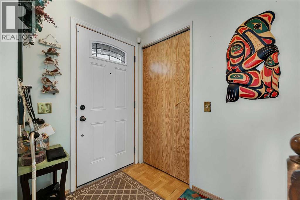 1003 Berkley Drive NW, Calgary, Alberta  T3K 1E3 - Photo 5 - A2301092