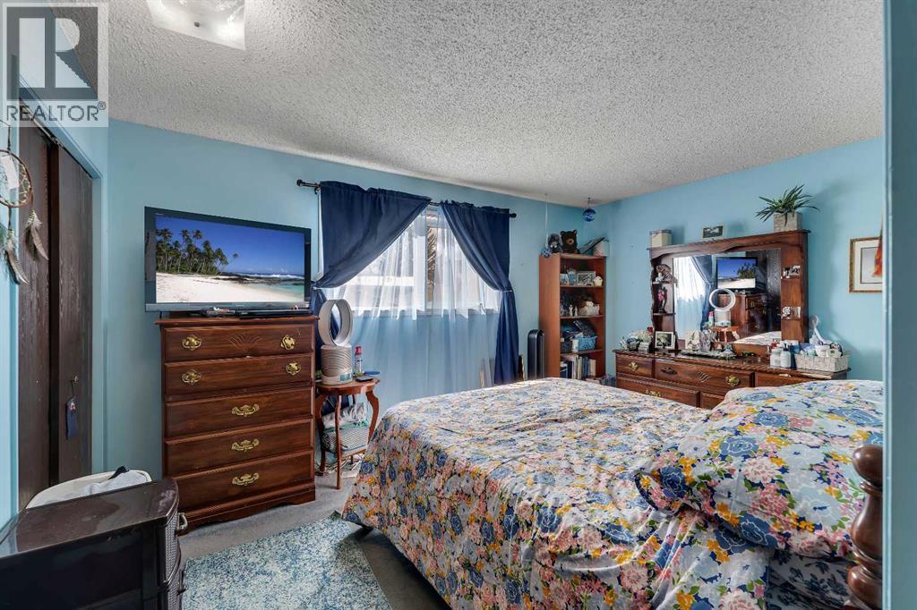 1003 Berkley Drive NW, Calgary, Alberta  T3K 1E3 - Photo 18 - A2301092