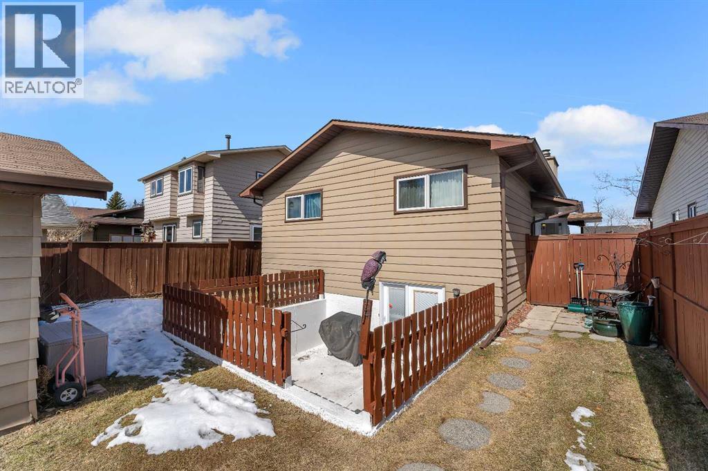 1003 Berkley Drive NW, Calgary, Alberta  T3K 1E3 - Photo 32 - A2301092