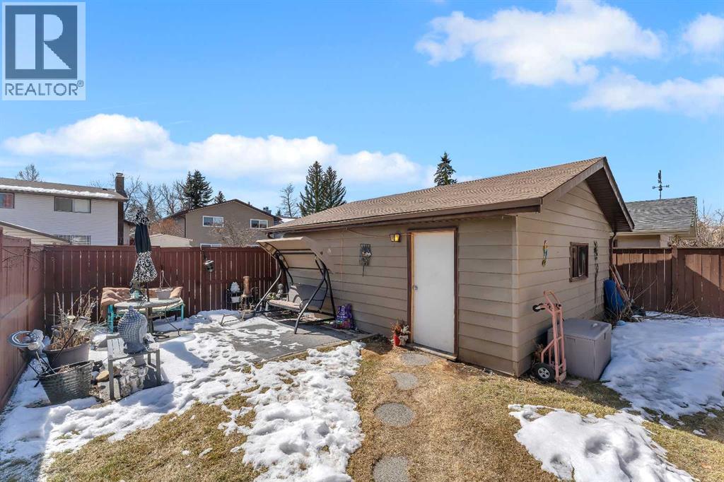 1003 Berkley Drive NW, Calgary, Alberta  T3K 1E3 - Photo 33 - A2301092