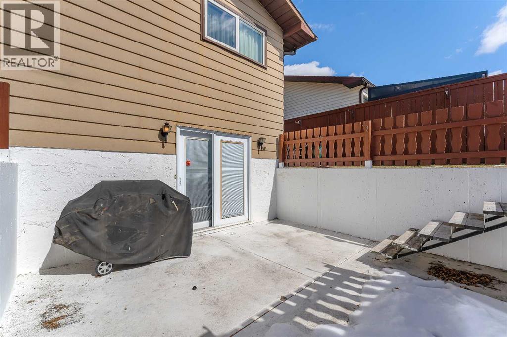 1003 Berkley Drive NW, Calgary, Alberta  T3K 1E3 - Photo 34 - A2301092