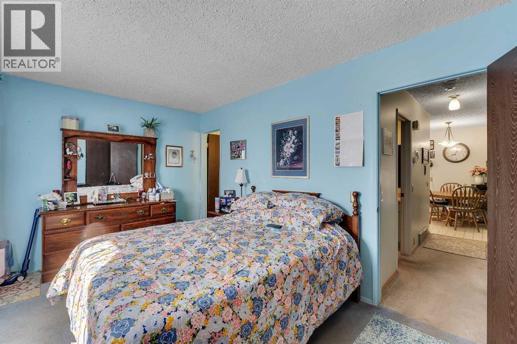 1003 Berkley Drive NW, Calgary, Alberta  T3K 1E3 - Photo 19 - A2301092