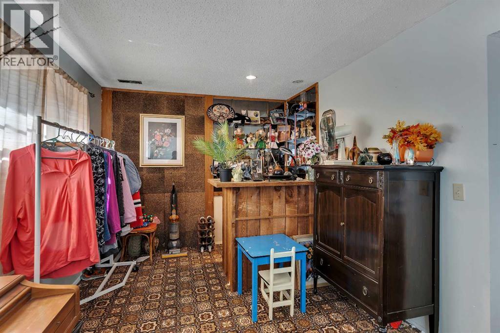 1003 Berkley Drive NW, Calgary, Alberta  T3K 1E3 - Photo 27 - A2301092