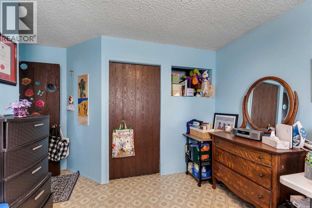 1003 Berkley Drive NW, Calgary, Alberta  T3K 1E3 - Photo 23 - A2301092